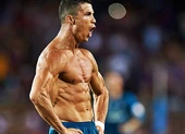Những ngôi sao biến thành ‘kẻ phản bội’ trong bóng đá ảnh 1 Siêu nhân Ronaldo tiết lộ bí quyết duy trì 6 múi ở tuổi 36