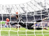 HLV Moyes thay người không hối hận, Ronaldo nuối tiếc vì mất phạt đền ảnh 1 HLV Solskjaer hoàn hồn sau cú phá phạt đền của De Gea