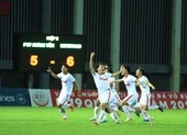 Rangnick: 'MU vẫn còn cửa giành suất đá Champions League' ảnh 5 Thầy trò Guillaume đi tiếp trên loạt sút định mệnh