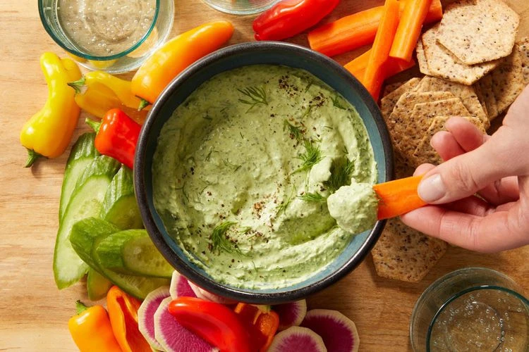 Guacamole (hay còn gọi là xốt trái bơ) là một loại xốt dạng kem có nguồn gốc từ Mexico, có thể dùng như một món khai vị, thường được ăn kèm với bánh Tacohay Tortilla chip. Ảnh: JACOB FOX. ảnh 1