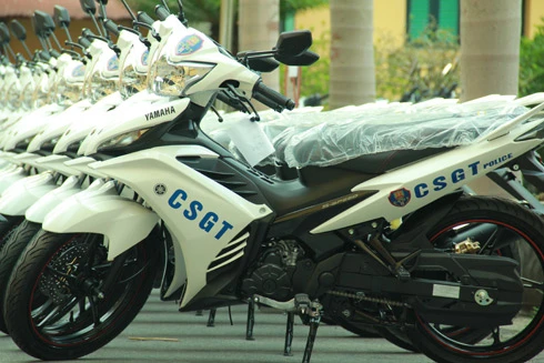 Exciter côn taycủa CSGT Hà Nội do Yamaha Việt Nam trao tặng . Dù không phải những dòng môtô phân khối lớn nhưng mẫu côn tay thể thao cũng hiếm khi xuất hiện cùng CSGT. Ảnh: Vũ Hà. Exciter-2-4825-1405206871.jpg