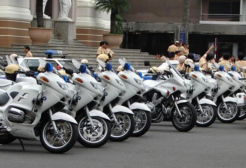 Xe dẫn đoàn BMW R series. Ảnh: OS BMW-R-series-9696-1405206871.jpg