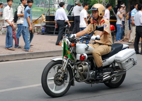 Honda CB250 Night Hawk quen thuộc. Ảnh: 2banh. moto-bo-cau-honda-canh-sat-gia-8669-2595