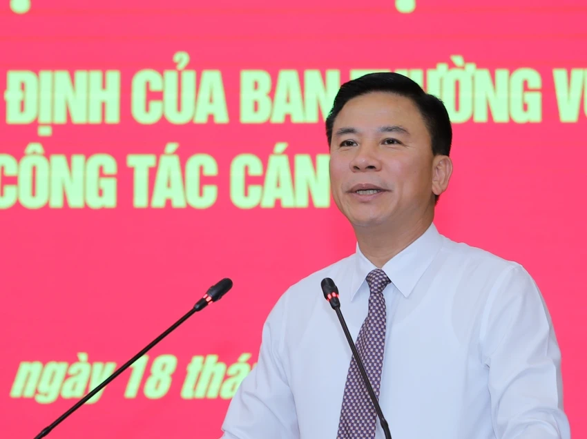 Bí thư Thanh Hóa yêu cầu các cán bộ được điều động, bổ nhiệm, luân chuyển lần này tiếp tục phát huy tốt hơn khả năng của mình để cống hiến vào sự nghiệp chung. Ảnh: MH ảnh 3 thanh-hoa.jpg