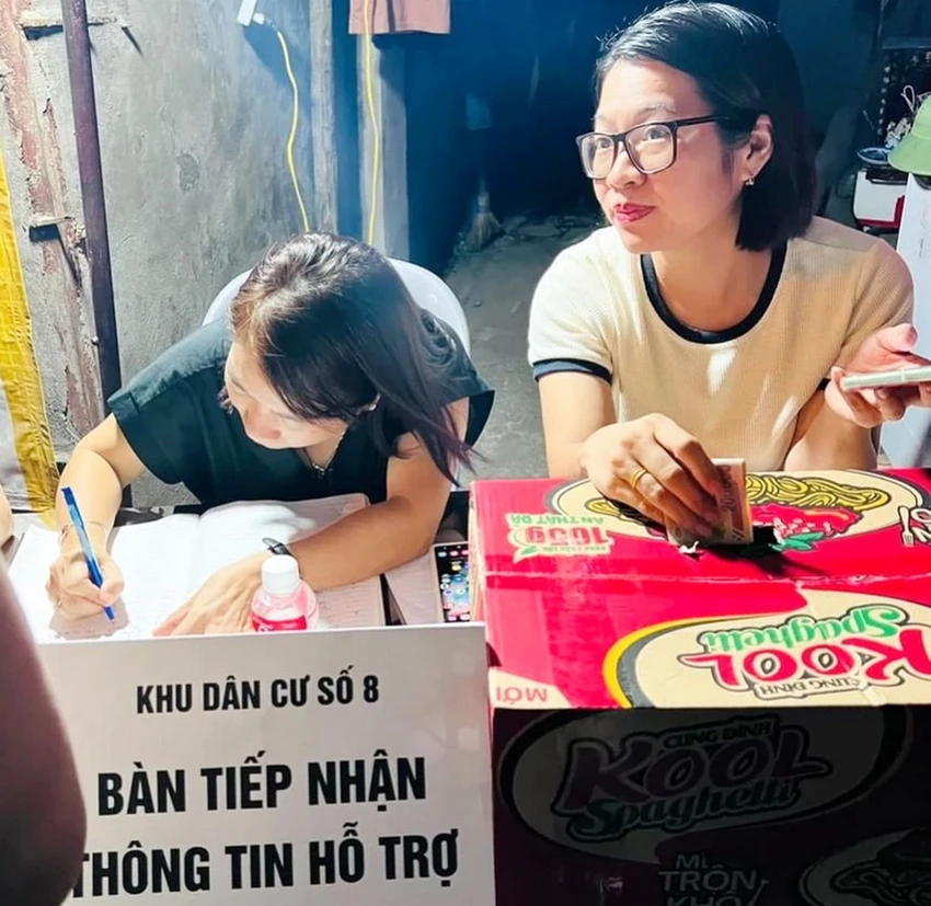 Tình làng nghĩa xóm, áo lành đùm áo rách, nhường cơm sẻ áo có cơ hội được bộc lộ giữa bộn bề vất vả cuộc sống. (Ảnh: Minh Trúc – PLO) ảnh 3 Manulife-chia-se-3.jpg