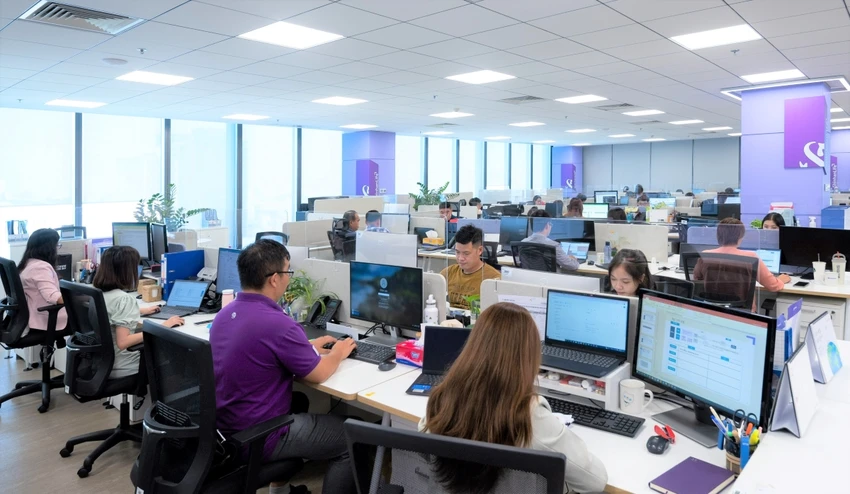 Shinhan Life không ngừng phát triển nguồn nhân lực nhằm nâng cao chất lượng tư vấn và dịch vụ khách hàng. ShinhanLife-doi-moi-1.jpg