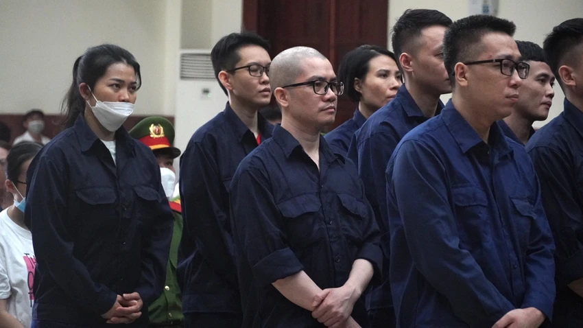 Bị cáo Nguyễn Thái Luyện bị tuyên y án chung thân. Ảnh: HỮU ĐĂNG Bị cáo Nguyễn Thái Luyện bị tuyên y án chung thân. Ảnh: HỮU ĐĂNG