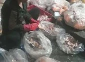 Kiểm tra thịt bẩn chẳng khác gì 'cưỡi ngựa xem hoa' ảnh 3 Ớn lạnh gà bán trong trung tâm giết mổ gia cầm