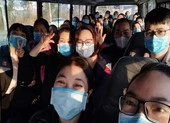 Bác sĩ làm thơ tặng nhân viên y tế xuyên đêm chống COVID-19 ảnh 3 Nữ bác sỹ 3 lần hoãn cưới, xung phong vào tâm dịch