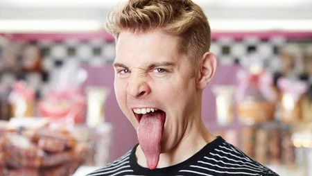 Cô gái có chiếc lưỡi dài có thể tự liếm mắt ảnh 4 Nick Stoeberl, người giữ kỷ lục chiếc lưỡi dài nhất thế giới hiện nay