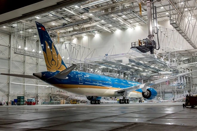Hình ảnh chiếc máy bay Boeing 787-9 Dreamliner của Vietnam Airlines với màu mới tại xưởng sơn. Ảnh:Vietnam Airlines. ảnh 1 Boeing 787 đầu tiên của Vietnam Airlines xuất xưởng tại Mỹ