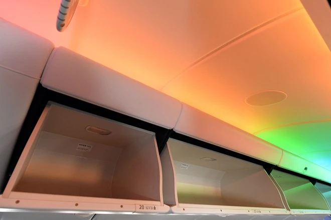 Ngăn để hành lý lớn hơn so với máy bay thông thường. ảnh 11 Boeing 787 đầu tiên của Vietnam Airlines xuất xưởng tại Mỹ