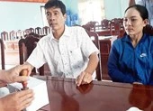 Một người dân báo mất 49 cây vàng giấu trong thùng lúa ảnh 2 Giao gần 3 lượng vàng cho công an để trả lại người mất