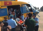 Cứu ngư dân đau ruột thừa trên biển Hoàng Sa ảnh 1 Trực thăng đưa ngư dân Trường Sa về đất liền cấp cứu