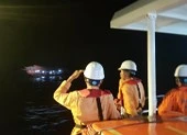 Ngư dân bất cẩn bị tời đánh gãy chân ảnh 2 Xuyên đêm cấp cứu ngư dân nguy kịch trên biển ngày lễ
