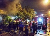 Bảo vệ nghe mùi khét, đi kiểm tra thì phát hiện cháy công ty ảnh 3 Cháy kho chứa hàng gia dụng ở Đà Nẵng, 2 xe tải bị thiêu rụi