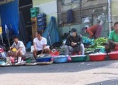 Đà Nẵng: Phạt hàng loạt người không đeo khẩu trang ảnh 2 Đà Nẵng: Nhiều người lơ là việc đeo khẩu trang nơi công cộng