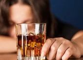 Hôn mê sâu sau 9 ngày uống rượu liên tục ảnh 2 Làm sao để tránh ngộ độc rượu, bia ngày tết?