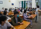 Hà Nội: 33 giáo viên vắng trong ngày đầu học sinh đi học trở lại ảnh 3 Ngày đầu tiên học sinh lớp 12 tại Đà Nẵng đi học trực tiếp trở lại