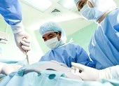 Cứu thanh niên bị mắc kẹt 'của quý' giả ảnh 2 Phẫu thuật khẩn cho thanh niên bơm silicon vào 'của quý'