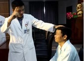Căn bệnh không ngờ khiến mắt cô gái suýt mù ảnh 2 Mổ viêm xoang, coi chừng bị mù vì lý do này