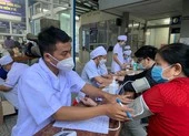 Nhân viên y tế ở TP.HCM học chuyên gia Singapore cách quản lý bệnh viện ảnh 2 Bệnh nhân hậu COVID-19: ‘Giờ đau cái gì tôi cũng nghĩ 'chắc chết quá’'