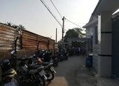 Chiếc áo công nhân lộ mặt kẻ hàng xóm phóng hỏa giết 5 người ảnh 4 2 đứa bé mất cả bố lẫn mẹ trong vụ cháy 5 người chết ở quận 9