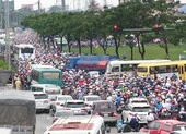 Vĩnh Long: Công an triệt phá 42 vụ đánh bạc dịp Tết ảnh 3 Quốc lộ thành sông, đường về miền Tây kẹt cứng