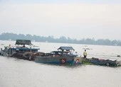Vĩnh Long phạt công ty Thành Đô 200 triệu do vi phạm khai thác cát ảnh 1 Bắt thêm 2 sà lan hút cát trái phép trên sông Tiền