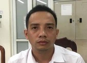 Cô gái đánh cảnh sát cơ động tại Hàng Xanh để đòi thả chồng ảnh 3 Bị dừng xe vì vượt đèn đỏ, tài xế lao xuống đánh CSGT
