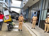 TP.HCM: Khởi tố hình sự vụ 2 xe đầu kéo đụng nhau ở Xa lộ Hà Nội ảnh 3 Giả danh shipper để ra đường chở 'đồ lậu' trong mùa dịch