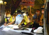 Tài xế vận chuyển thuốc lá lậu mang theo súng bắn đạn cao su ảnh 3 Vi phạm cồn trước Tết: 'Chắc phải trả vé về quê để ở lại TP rồi'