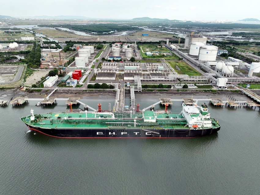 Kho cảng PV GAS Vũng Tàu, biểu tượng phát triển mới của ngành công nghiệp khí Việt Nam. pv gas 21-9(1).JPG