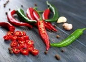 Tác hại của sở thích ăn cay bị nhiều người coi nhẹ ảnh 4 Những thực phẩm nên hạn chế ăn trong ngày nắng nóng