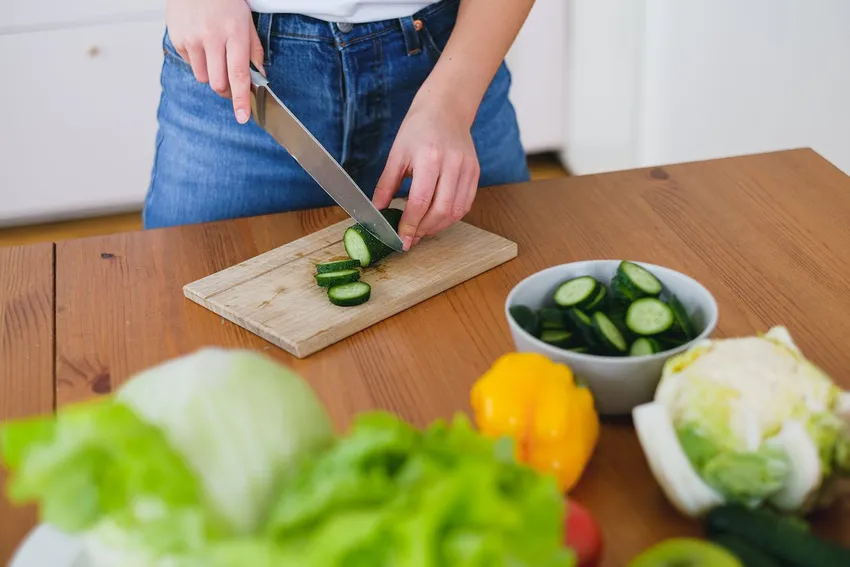 Những thực phẩm cực kỳ ít calo gồm dưa chuột, rau lá xanh, ớt chuông,... Ảnh: Pexels Những thực phẩm cực kỳ ít calo gồm dưa chuột, rau lá xanh, ớt chuông,...
