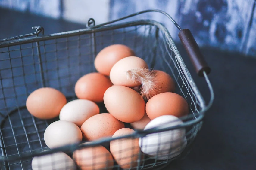 Trong trứng gà có chứa choline rất tốt cho sức khỏe não bộ