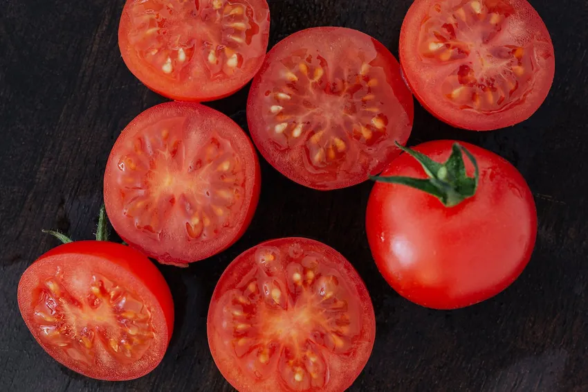 Nước ép cà chua giàu lycopene có thể làm giảm cholesterol. Ảnh: Pexels Những đồ uống giúp giảm cholesterol và lượng đường trong máu