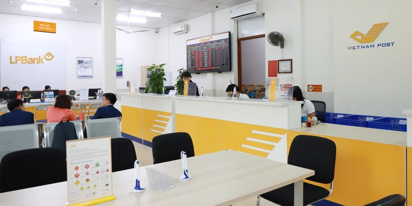 LPBank và Bưu điện Việt Nam đảm bảo quyền lợi của khách hàng luôn được đặt ở vị trí cao nhất và được đảm bảo tuyệt đối. ảnh 1