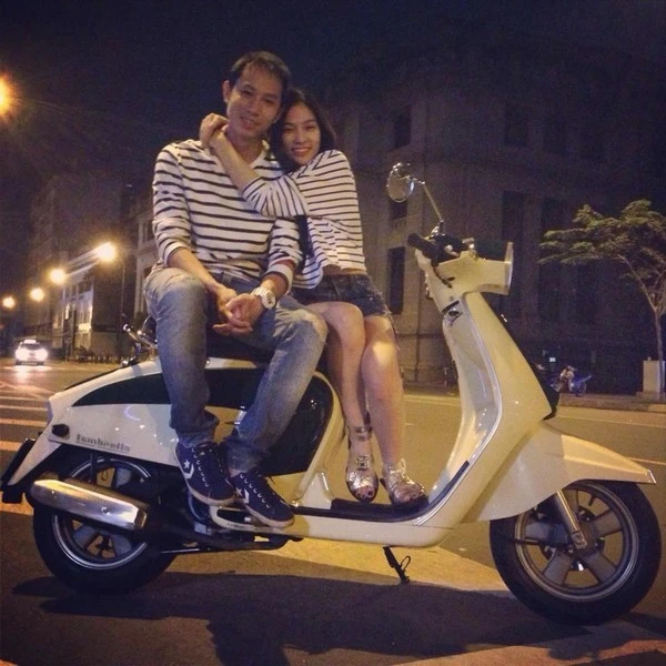 Hồi đầu năm 2014, nữ ca sĩ Thu Thủy quyết định công khai bạn trai sau hơn 12 năm hẹn hò. Người yêu của Thu Thủy có ngoại hình khá điển trai và hiện đang làm kinh doanh. ảnh 10 Hồi đầu năm nay, nữ ca sĩ Thu Thủy quyết định công khai bạn trai mà cô hẹn hò được hơn 12 năm. Người yêu của Thu Thủy có ngoại hình khá điển trai và hiện đang làm kinh doanh.