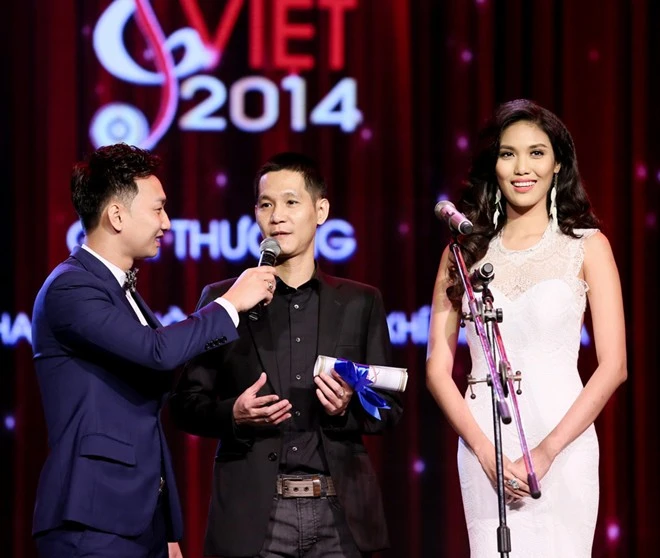 Ở Giải thưởng Nhạc sĩ Hoà âm phối khí hiệu quả, nhạc sĩ Hoài Sa và Hoa khôi Lan Khuê xuất hiện và xướng tên nhóm nhạc Hạc San (Ca khúc:Hoang tàndo chính nhóm sáng tác). Vũ Cát Tường nhận cơn mưa giải thưởng tại Bài hát Việt 2014