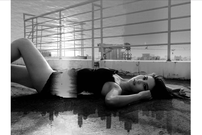 Nhiếp ảnh Thái Phạm đã vận dụng kỹ thuật double exposure (tạo bóng ảnh) làm nên vẻ lung linh, huyền diệu cho các bức hình. Kỹ thuật này được thực hiện chủ yếu bằng kỹ thuật rửa ảnh và thường là “món khoái khẩu” của những tay ảnh chuyên nghiệp. ảnh 11 Nhiếp ảnh Thái Phạm đã vận dụng kỹ thuật double exposure (tạo bóng ảnh) làm nên vẻ lung linh, huyền diệu cho các bức hình. Kỹ thuật này được thực hiện chủ yếu bằng kỹ thuật rửa ảnh và thường là “món khoái khẩu” của những tay ảnh chuyên nghiệp.