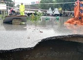 Sau cơn mưa, bất ngờ xuất hiện hố sâu giữa ruộng lúa ảnh 3 Video: Mưa lớn, xuất hiện hố 'tử thần' trên đường
