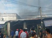 Ba cha con chết trong căn nhà cháy ở Thừa Thiên-Huế ảnh 1 Cháy dữ dội dãy trọ ở Bình Tân
