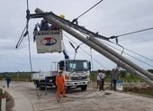 Thành phố Huế ngổn ngang cây đổ sau khi bão quét qua ảnh 15 Khẩn trương khắc phục thiệt hại sau bão số 5