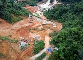 Nửa quả núi lớn đã đổ ập xuống thủy điện Rào Trăng 3 ảnh 6 Thủy điện Rào Trăng 3 tan hoang trong đống đổ nát