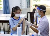 1 học sinh tử vong sau tiêm vaccine COVID-19 do sốc phản vệ ảnh 1 TP.HCM: Gần 80% phụ huynh lớp 9, lớp 12 đồng ý cho con đến trường