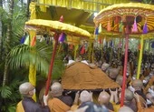 Chùm ảnh: Tâm tang Thiền sư Thích Nhất Hạnh ảnh 17 Hàng ngàn người dân dự lễ Nhập kim quan Thiền sư Thích Nhất Hạnh