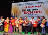 Minh Béo đoạt giải Liên hoan kịch nói: Phải chăng sự vị tha đặt sai chỗ? ảnh 3 Nhà hát Trần Hữu Trang kín chỗ trong đêm khai mạc Liên hoan kịch nói