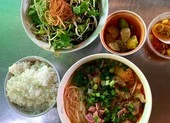 Bỏ qua mọi ưu phiền, về quê ngắm hoa xoài hiền hiền không sắc ảnh 5 Đi tìm ký ức xưa: món bún bò cơm nguội