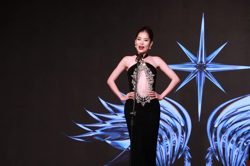 Nguyễn Thị Lệ Nam, Người đẹp Tiền Giang, trong phần hô tên. Ảnh: VĂN HÀ ảnh 1 nam-anh.JPG